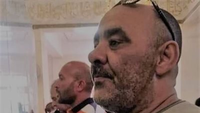 رجل عند خروجه من المسجد في صلاة الفجر .. القى على جاره السلام .. فلم يرد عليه