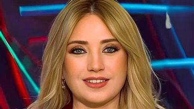 ماذا فعلت أجمل مذيعة عربية عندما اعتقدت انها ليست على الهواء