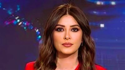 مذيعة سعودية جديدة تظهر على قناة الجزيرة وتجنن العالم بجمالها الشديد..