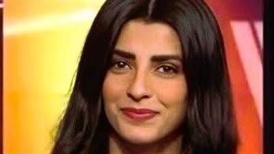 أجمل مذيعة شيعية .. هذه الصورة تسببت بطرد الاعلامية لارا نبهان!
