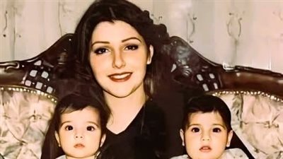 ام تنشر صورتها مع اولادها بعدما اصبحوا شباب جمالهم مش طبيعي