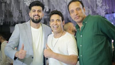 سعد الصغير ينزل لقدم الفنانة شمس وهذا ما فعله